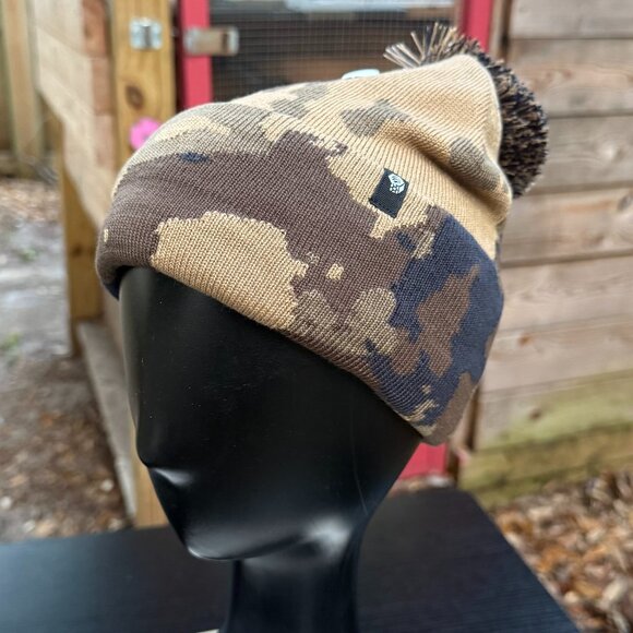 Mountain Hardwear Gas Station Eco Pom Pom Beanie Cap Unisex Green Brown Camo New - Picture 1 of 6